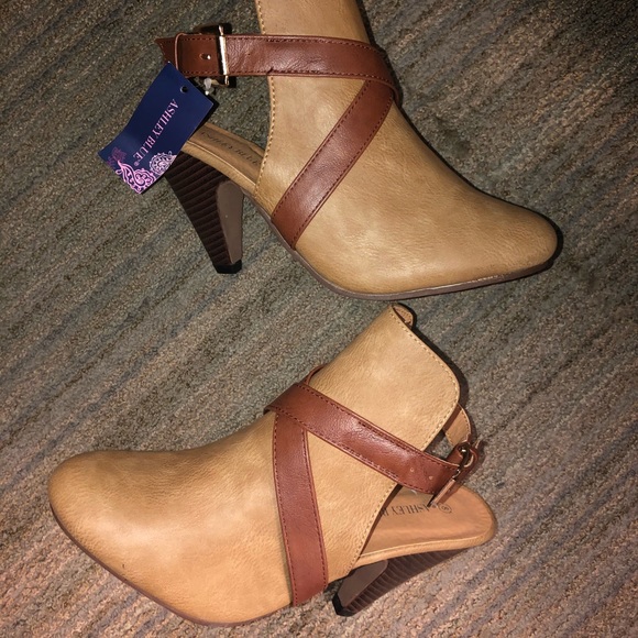 New Women Booties size 8 - Picture 2 of 5